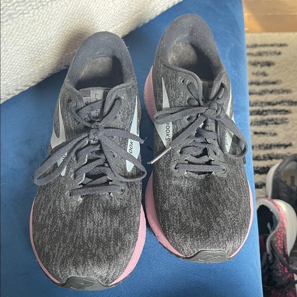 Brooks Women's Black and Pink Athletic Shoes - Picture 2 of 6